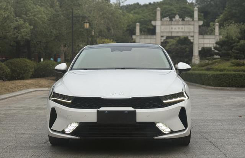 used kia k5 red interior